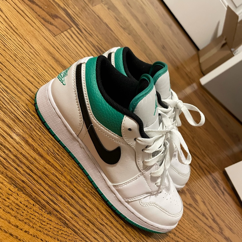 jordan 1 lows size 5.5y